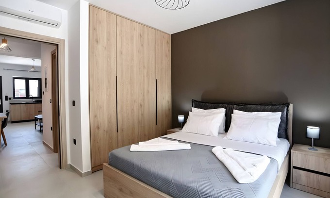 Vlicho Apartamento | Apartment 'Sokol Stone House 3' with Mountain View, Wi-Fi and Air Conditioning