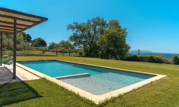 Cucuron Apartamento | Apartamento 'Sur Les Hauteurs Du Luberon' con piscina privada y Wi-Fi