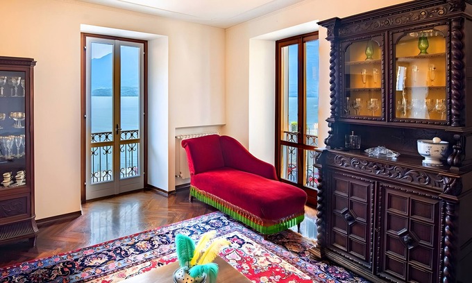 Consiglio di Rumo Apartamento | Apartment 'Very Elegant Historic F2' with Lake View, Wi-Fi and Air Conditioning