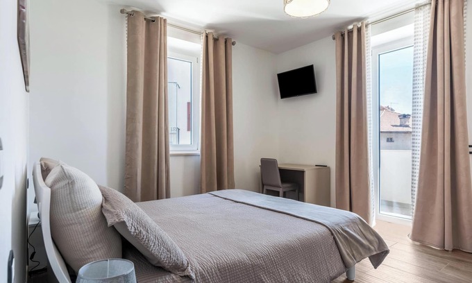 Ville d'Anaunia Apartamento | Apartamento "Villa Vacanze Pink Lady" con vistas a la montaña, terraza privada y jardín compartido