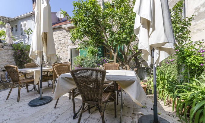 Vrboska Apartamento | Apartments and Room Lucijo