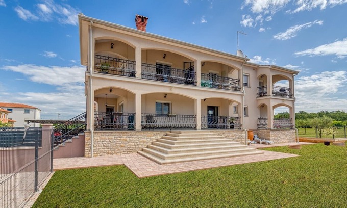 Antonci Apartamento | Apartments Covic / Apartment White with Balcony A2