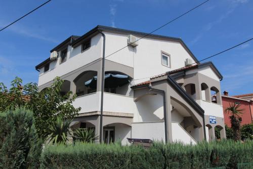 Funtana Casa | Apartments & Zimmer Jasmine