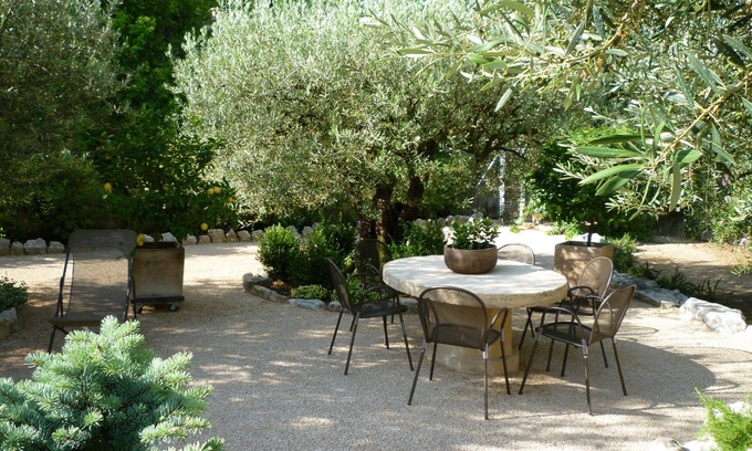 Robion Casa | Appartem. 60 m² con aire acondicionado a los pies del Luberon y una vista impresionante del jardín bien cuidado