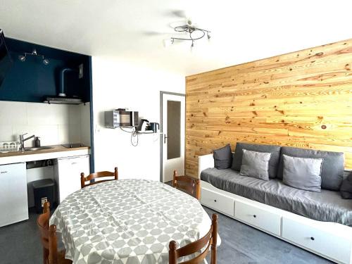 Saint-Jean-de-Monts Apartamento | Appartement en Front de Mer avec Parking Privatif à St Jean de Monts - Accès Direct Plage & Pistes Cyclables - FR-1-652-42