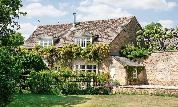 Charlbury Cabaña | Apple Store Cottage - sleeps 2 guests in 1 bedroom