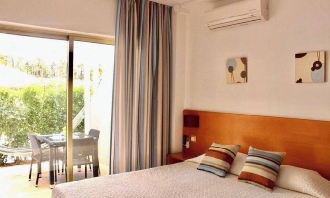 Vila Real Santo Antonio Apartamento | Apt in a 3* Hotel! Pool, Garden & Private Park! 5minutes to Monte Gordo Beach!