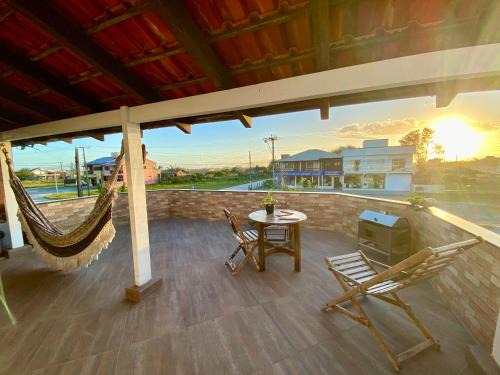 Laguna Apartamento | Aptos exclusivos com varanda ou terraço com Pôr do sol, cozinha privativa e equipada, Wi-Fi 600MBs, a 700m da praia de Itapirubá e 1km da BR-101
