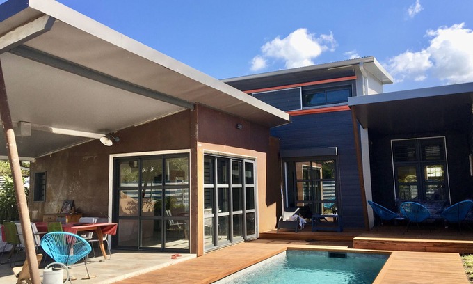 Etang Sale Les Bains Villa | architect-designed villa with pool