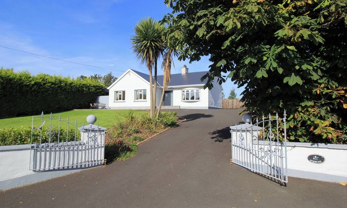 Muff Cabaña | Ardmore Cottage, Fáilte Ireland Quality Approved and Wild Atlantic Way trademark