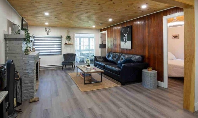 Isaacs Glen Cabaña | Aries 2-Bedroom Fenelon Falls cottage