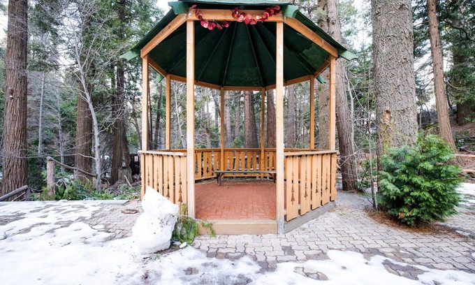 Lake Arrowhead Hotel | Arrowhead Tree Top Lodge