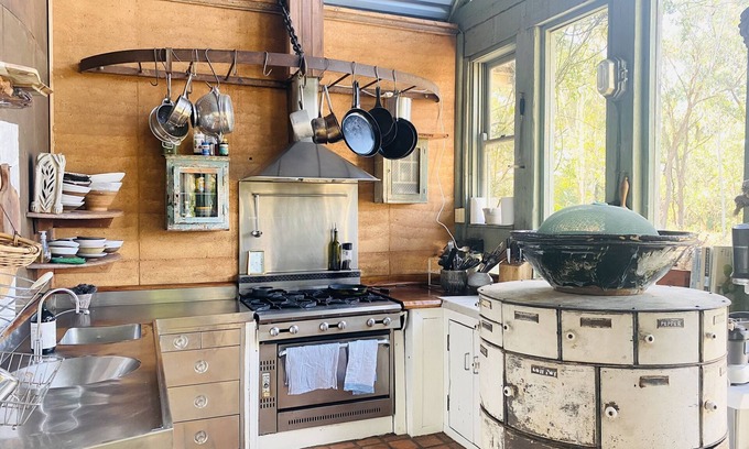 Lake Bathurst Casa | Artist’s country house on 40 acres