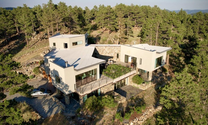 Golden Gate Canyon Casa | Artopia! Modern Luxury in the Foothills on 40 Acres - Mtn Biking & Skiing