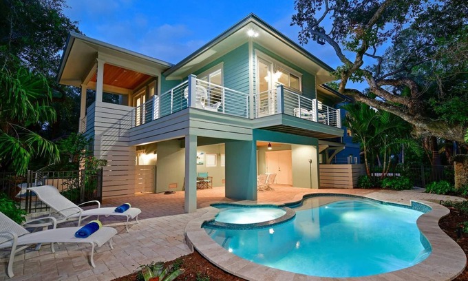 Longbeach Village Casa | Arts & Vines: LBK Pool Spa Dog Friendly by Anna Maria Life Vacation Rentals