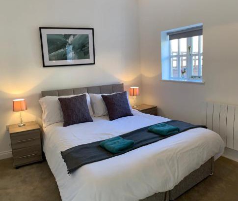 Didcot Casa | Ashbrook Lewis - two bedroom, two bathroom cottage nr Harwell Oxford