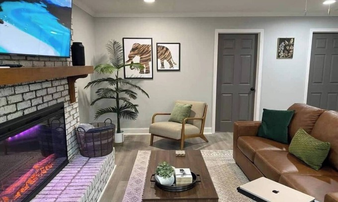 Asheboro Casa | Modern 2BR Aparment near NC ZOO w/ Parking