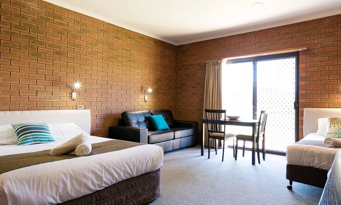 Mulwala Hotel | Ashleigh Court Motor Inn