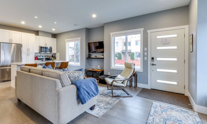 Okanagan-Similkameen Casa | Aspen Guest House - Beautiful half duplex close to lake