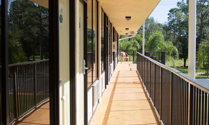 Fort Pierce Hotel | At Home Inn