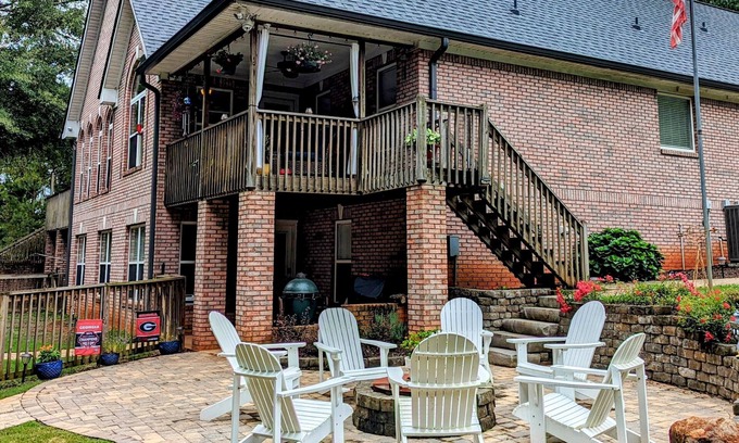 Monroe Apartamento | Alquiler de la zona de Atenas. Cerca de UGA, el centro de Athens, Monroe, lugares para bodas.