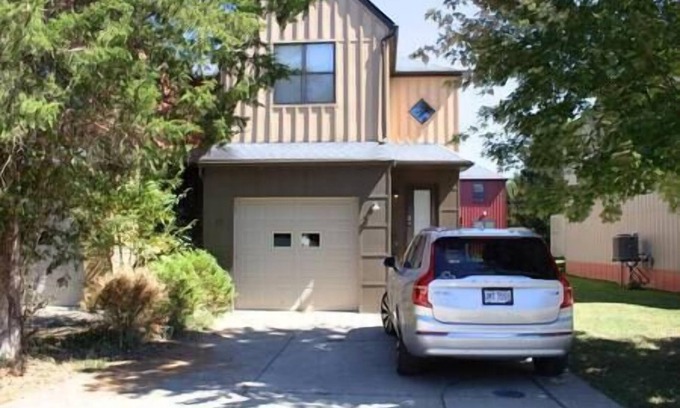 Athens Apartamento | Athens city townhouse, 2 King masters, 2.5 baths