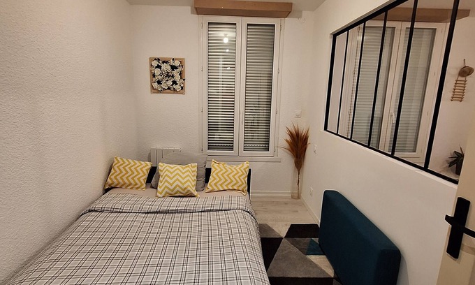 Saint-Jean-d'Angely Apartamento | Attractive, renovated 2-room apartment by the lake