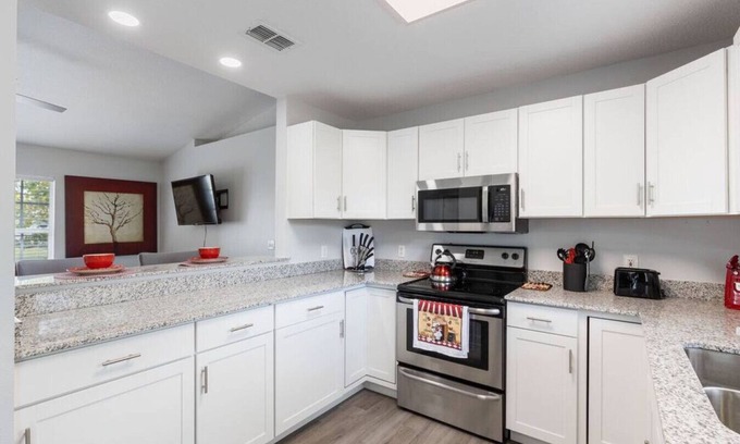 Auburndale Casa | Auburndale Getaway Luxurious Style Open Floorplan