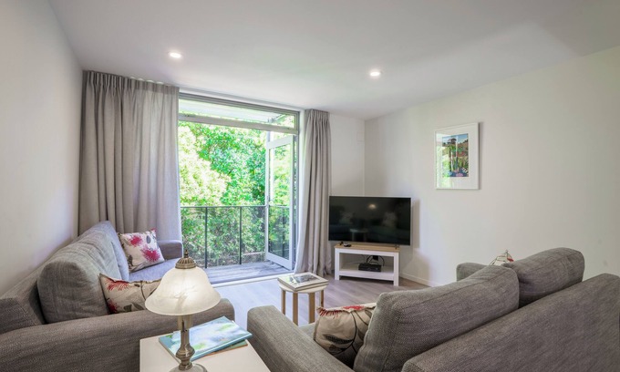 Parnell Apartamento | Auckland City Escape: Modern Home with Spa Pool