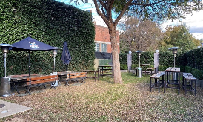 Young Hotel | Australian Hotel Young