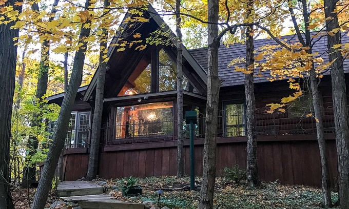Covert Casa | Authentic Log Cabin Gated Community w/ Access Lake Michigan & South Haven