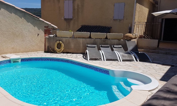 Sablet Casa | Auténtica casa de pueblo de 150 m² con piscina cerca del centro de la ciudad.