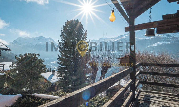 St. Luc Chalet De Esquí | Authentique chalet valaisan en madrier de mélèze sur deux étages pour 7 personnes, récemment rénové.