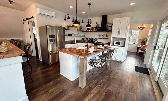 Goodview Cabaña | Autumn Escape-Lakeside Retreat Hot Tub-Dock-Fall Foliage at Smith Mountain Lake