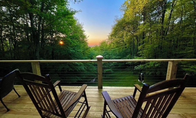 Charter Hills Cabina | Bearfoot on Beech Mtn Updated Cabin/Amazing Deck & Views/Club Sports Membership