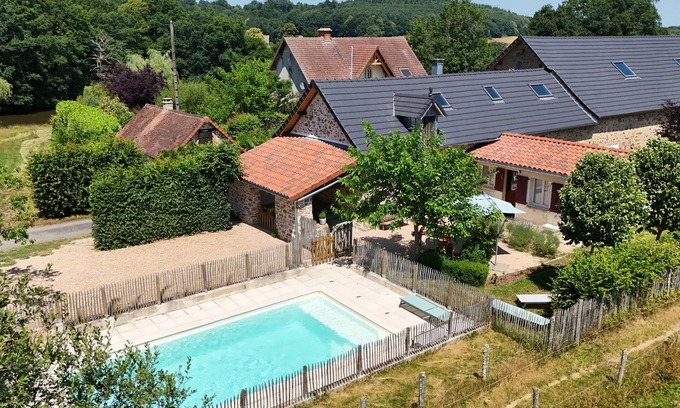 Chateau-Chervix Casa | Aux Détours de l’Étang : La Bergerie and its Swinning pool