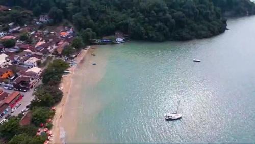 Mambucaba Alquiler De Eote | Aventura náutica em Paraty hospedagem flutuante na cidade Veleiro Maverick
