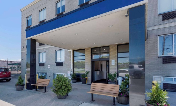 Queens Hotel | Avion Inn Near LGA Airport, Ascend Hotel Collection