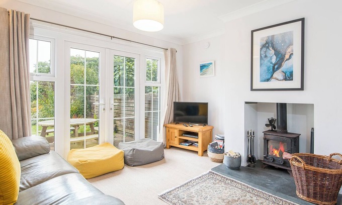 Stackpole Cabaña | Awel y Mor, Holiday home Stackpole, Sleeps 6, 3 bedrooms, bathrooms