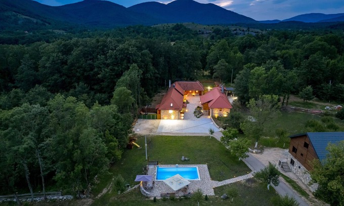 Municipality of Gracac Casa | Impresionante casa en Gracac con sauna