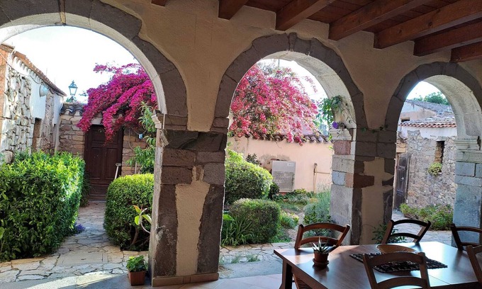 Nureci Cama Y Desayuno | B&B S'Omu Antiga