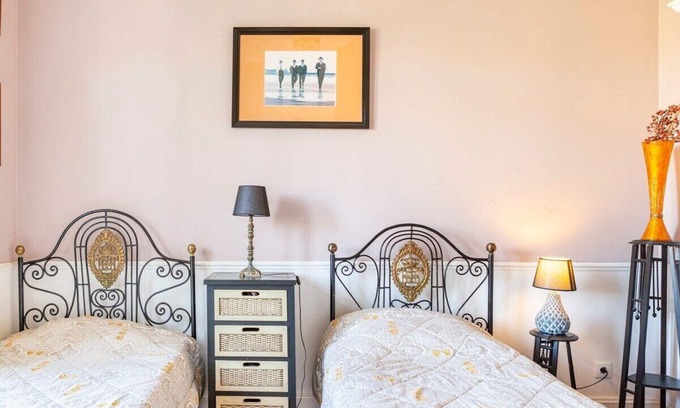 Ameal Cama Y Desayuno | B & B Violet with Chimney