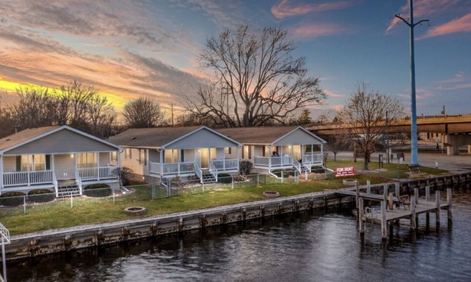 Fremont Casa | B-Fremont Wolf River Waterfront Homes