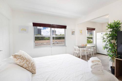 Edgewater Apartamento | B06 5 min from beach studio Midtown