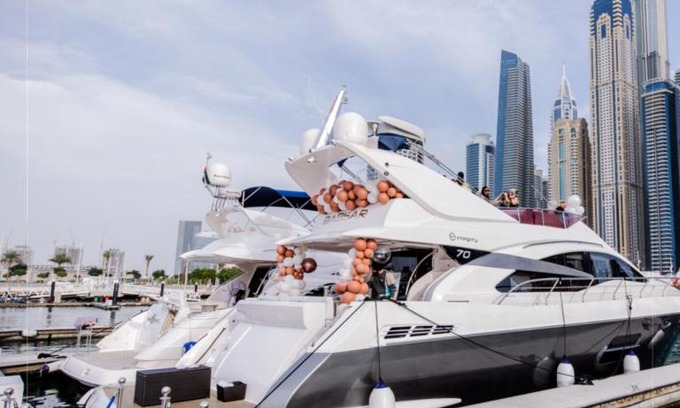 Dubai Marina Alquiler De Eote | Babbar Yachts