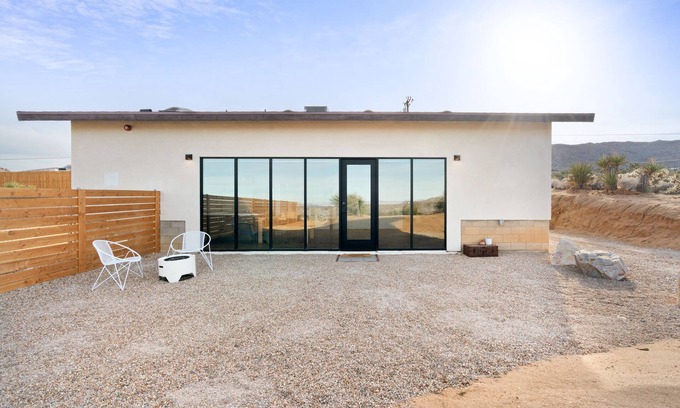 Joshua Tree Casa | ✨✨ Back Haus - Views, Dark Skies and Fire Pit! ✨✨