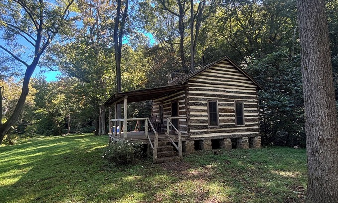 Piney Mountain Cabina | Back in Time! River Log Cabin-Off Grid