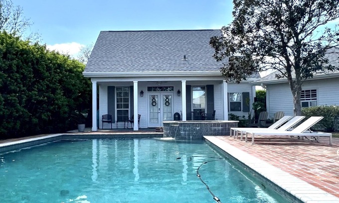 Houma Cabaña | LINDA cabaña acogedora en el corazón de Houma !!!