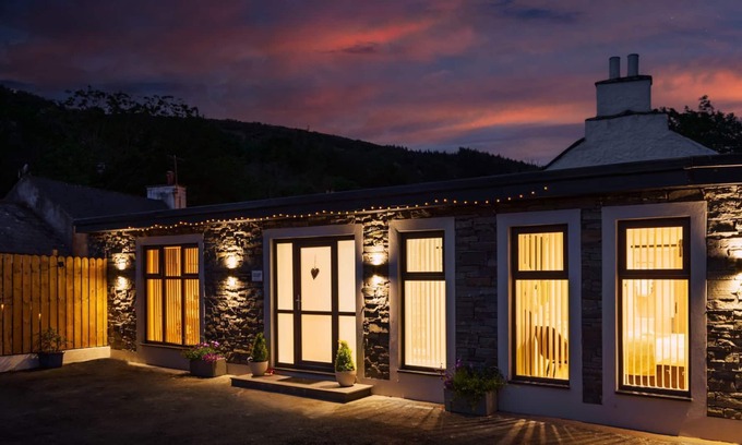 Patrick Cabaña | Ballachrink Lodge - a holiday cottage that sleeps 4 guests in 2 bedrooms