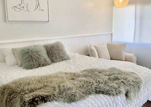 Banana Hotel | Banana Hotel Motel